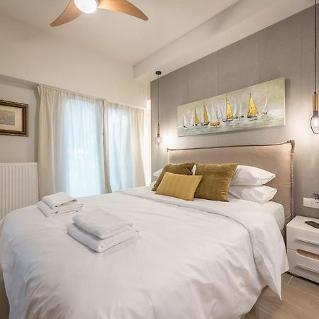 Beautiful & Renovated Aprtm In Piraeusアパートメント エクステリア 写真