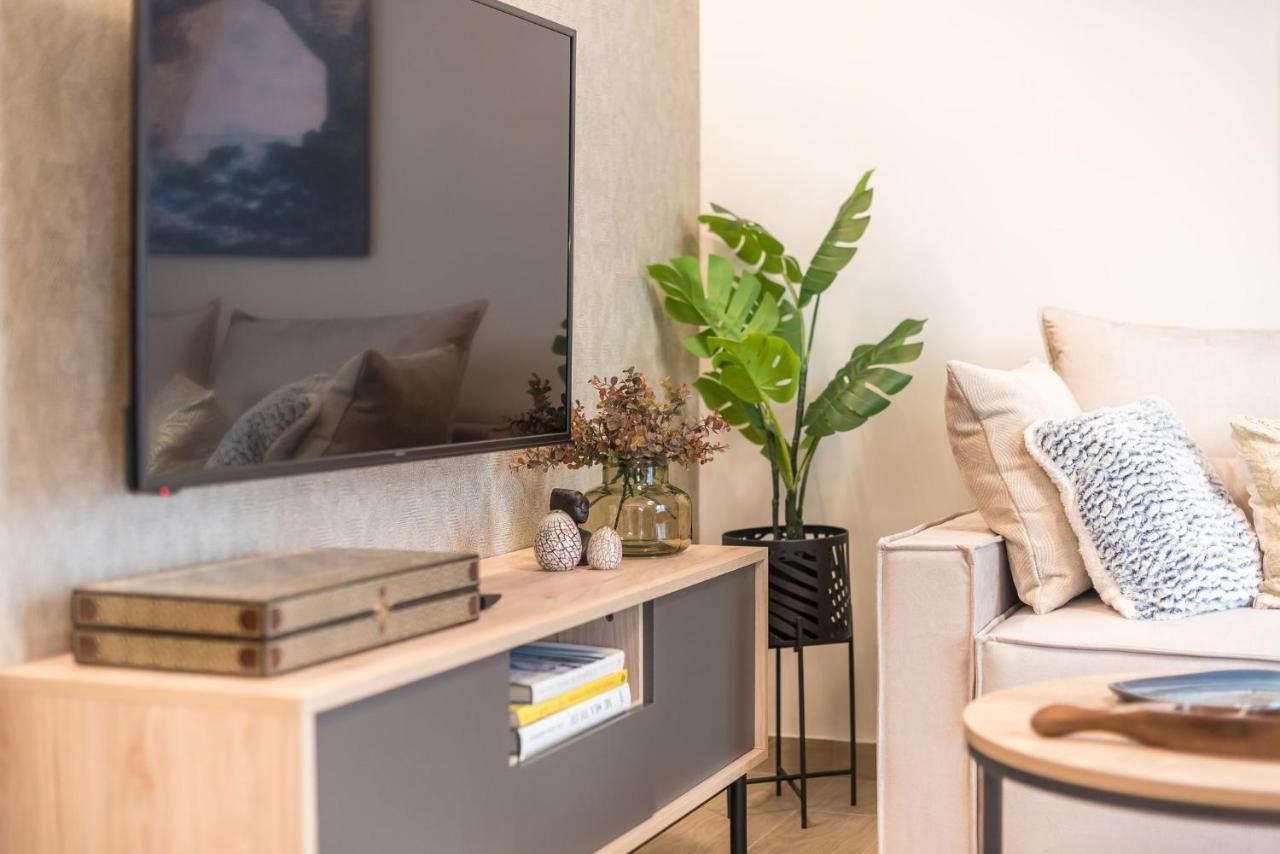 Beautiful & Renovated Aprtm In Piraeusアパートメント エクステリア 写真